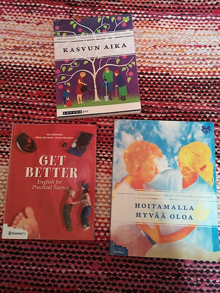 Lähihoitajan oppikirjoja