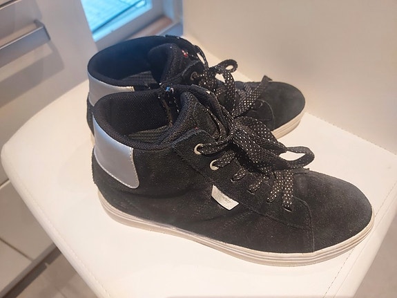 Viking waterproof  välikausinilkkurit musta 39