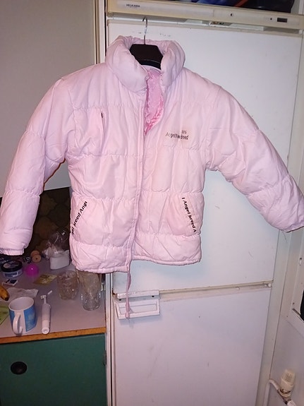 Tyttöjen vaaleanpunainen takki