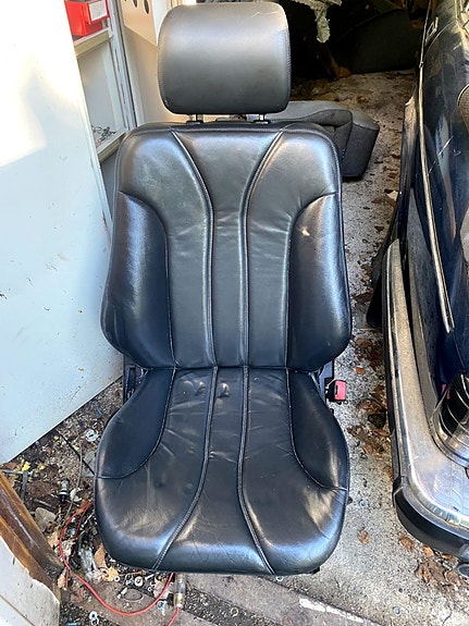 Mercedes Benz e50 sedan istuimet