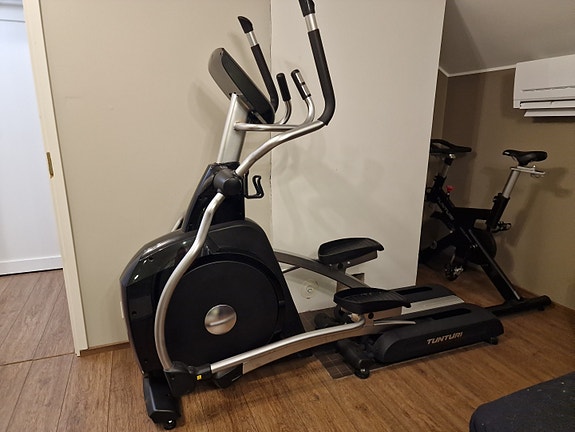 Tunturi Platinum crosstrainer ja spinningpyörä
