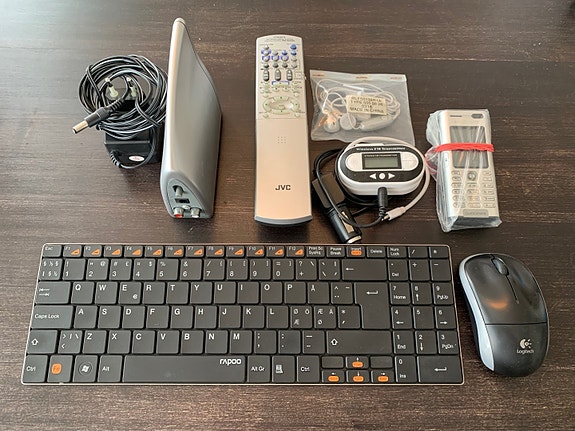Audio, puhelin ja ATK tarvikkeita