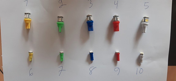 Hyvä T10 ja t5 väriliset led valot