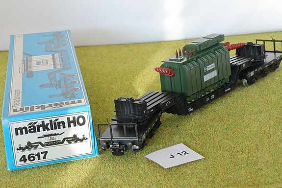 Erikoisia ja tavallisia Märklin vaunuja