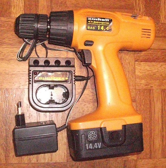 Einhell 14,4 v akkupora ja laturi