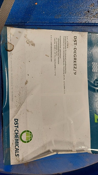 DST-DEGREEZ/9 pesu-/rasvanpoistoaine