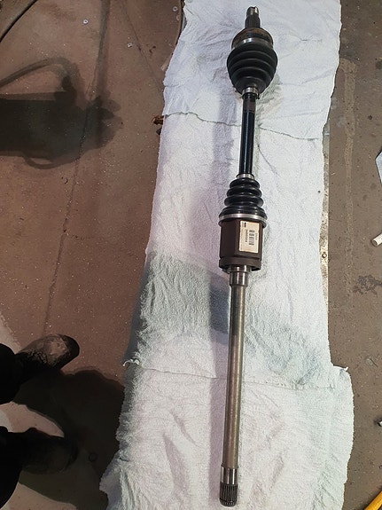 Vetoakseli etu oikea BMW X3 E83