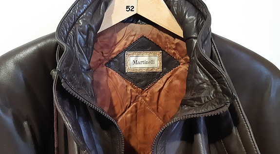 Nahkatakkeja 2kpl. (koot 52 ja 54)   (h.20€/takki)