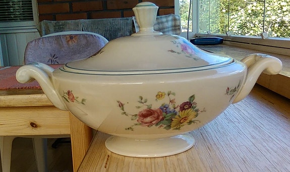 Vanha Arabian soppakulho