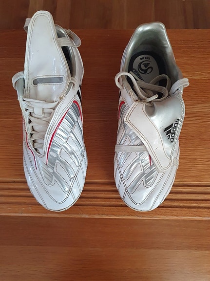 Adidas Predator nappulakengät koko 32