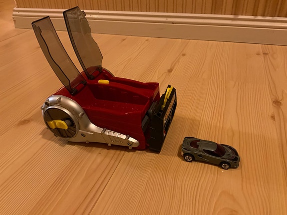 Hot Wheels Roll up Raceway laukaisin ja rata