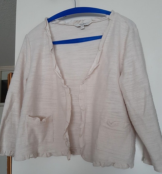 Luonnonvalkoinen bolero Cellbes 38/40 röyhelöä