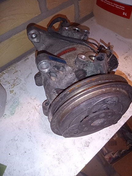 Ilmastoinnin kompressori Nissan Terrano 2