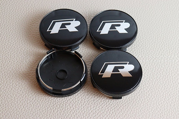 VW R-Line vannekeskiöt ; 60mm ; Kromi-Mustat