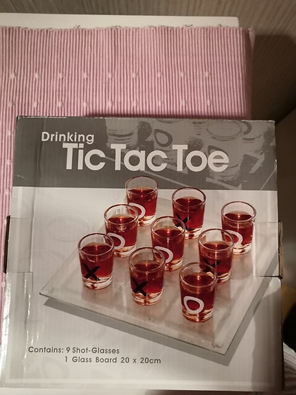 Tic Tac toe juomapeli käyttämätön