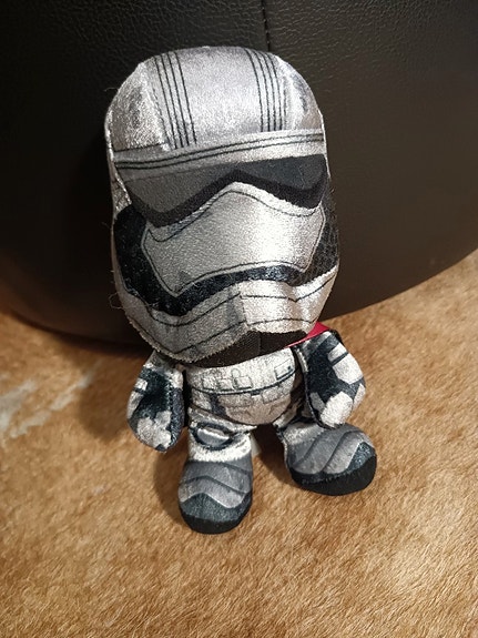 Star Wars pehmolelu 20cm (Herttoniemi)