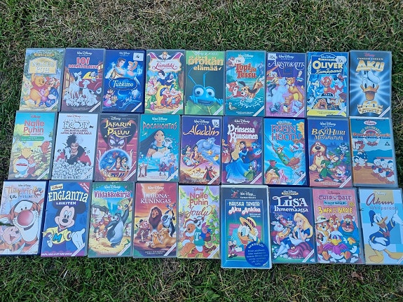 VHS laatikko 4. Disney elokuvia (27 elokuvaa)