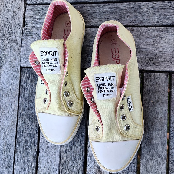 Esprit- tennarit, koko 35