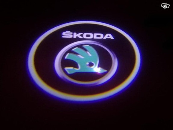 Skoda Octavia (1Z/A5/MK2) logolliset ovivalot — logo maahan (2kpl)