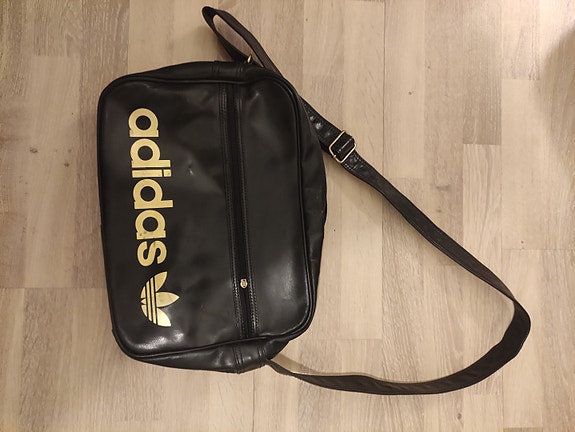 Adidas nahkainen laukku
