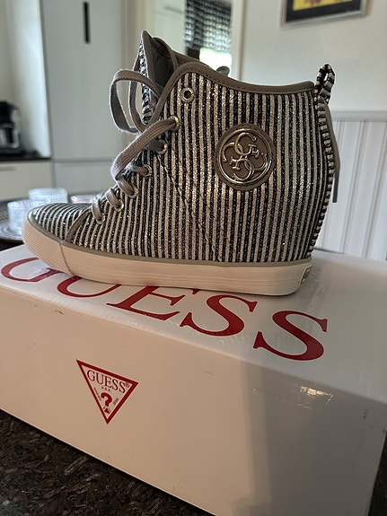 Guess kiilakorko tennarit, koko 36