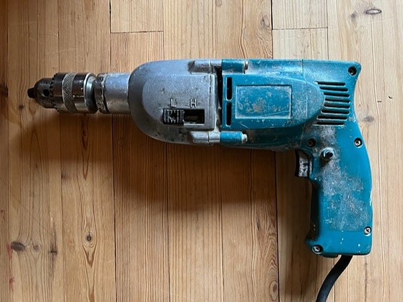Makita iskuporakone