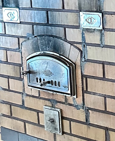Leivinuunin lasiluukku