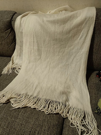Valkoinen huivi 175cm x 53cm