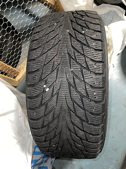 Nokian Hakkapeliitta R2 kitkarengas 18