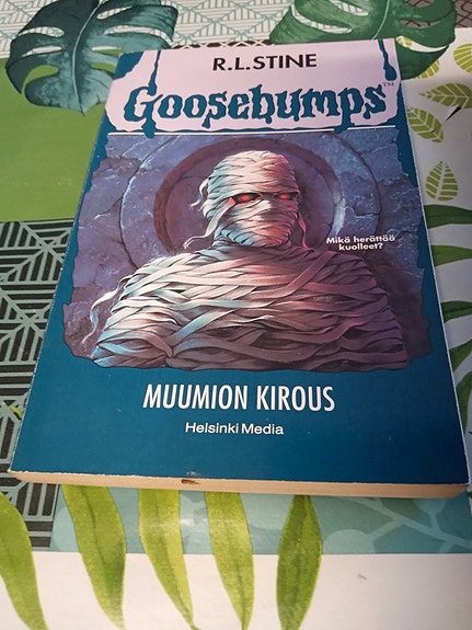 R.L.Stine MUUMION KIROUS