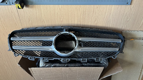 Mercedes-Benz w213 E-sarja Avantgarde maski