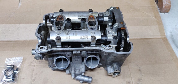 Sylinterin kansi Honda VFR 800 VTEC 2004