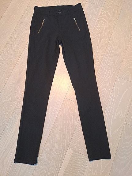 Mustat stretch-housut