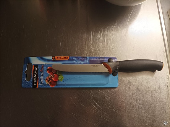 Fiskars pieni keittiöveitsi
