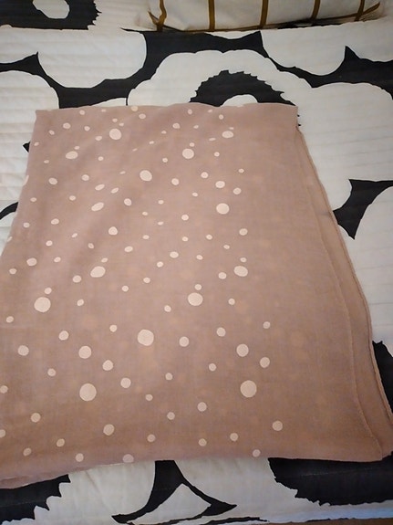 Beige huivi
