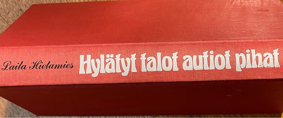 Hylätyt talot, autiot pihat - Laila Hietamies