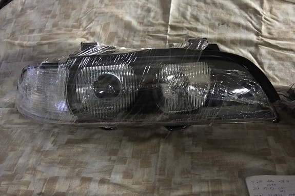 BMW E39 1995-03 Ajovalo xenon oikea