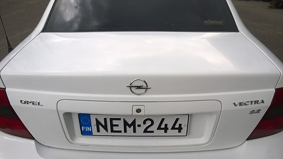 Opel Vectra B2 sedan takaluukunkansi, eri värejä