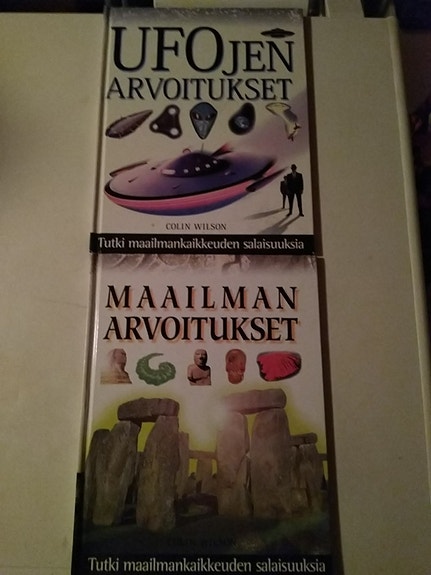 Tutki Maailmankaikkeiden salaisuuksia kirjat