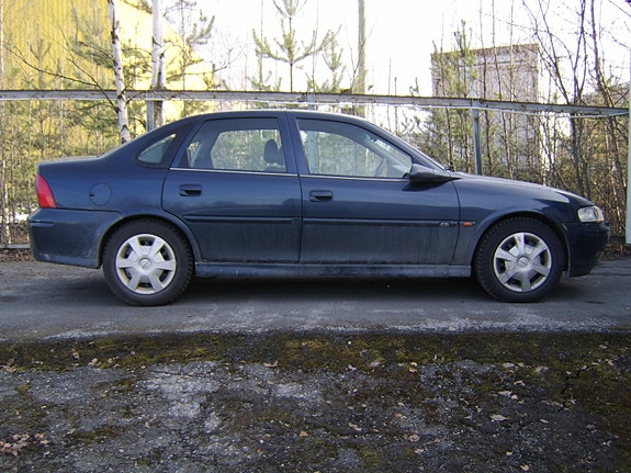 Opel Vectra B 97-01 osina, useampi auto