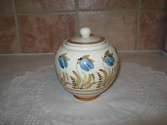 Vanha arabian purkki