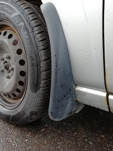 Ford Mondeo 2001-2007 etu roiskeläppä