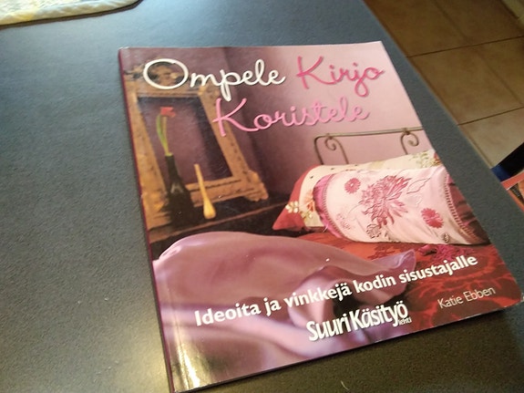Ompele kirjo koristele