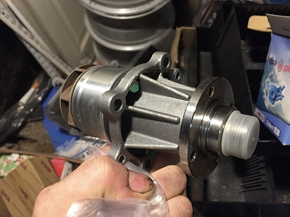 BMW E34/E36 316/318/518 Vesipumppu 91-96