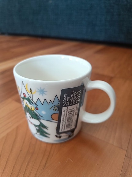 Muumimuki kuusen alla