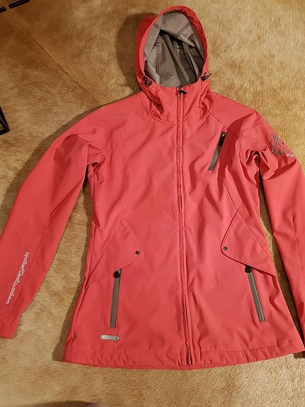Torstai/Luhta 36/S Softshell takki hupulla