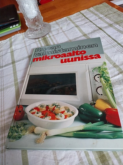 Ruoan valmistaminen mikroaalto uunissa