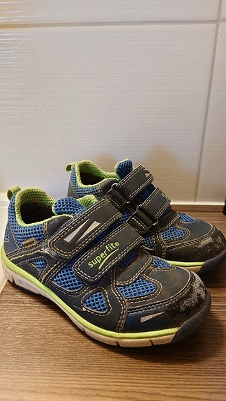 Superfit tennarit / välikausikengät koko 28
