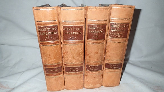 Pieni tietosanakirja 1-4 v.1955