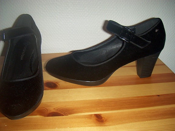 Korkokengät, mustat; 38